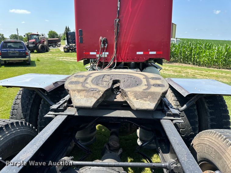 image for item DP8432 2006 Freightliner  Columbia semi truck