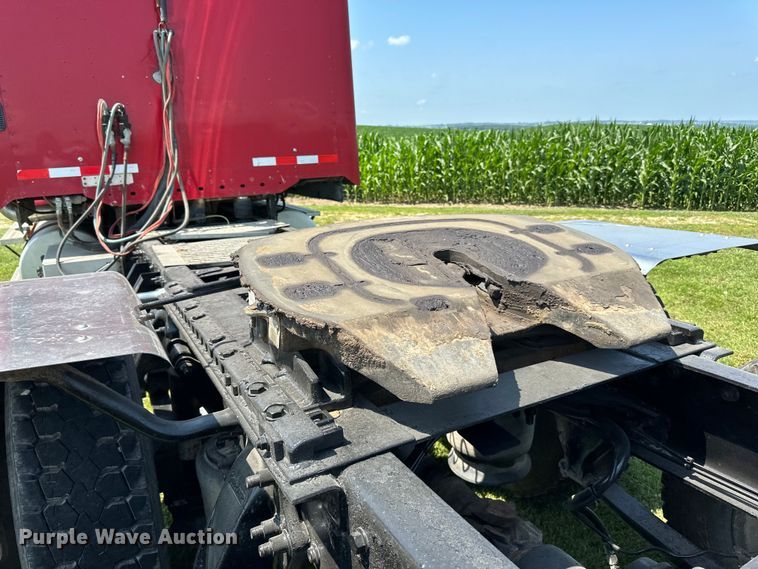 image for item DP8432 2006 Freightliner  Columbia semi truck