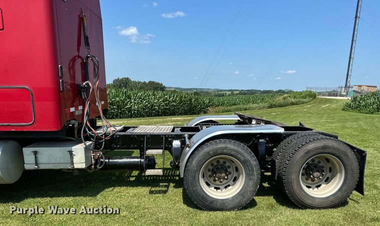 image for item DP8432 2006 Freightliner  Columbia semi truck