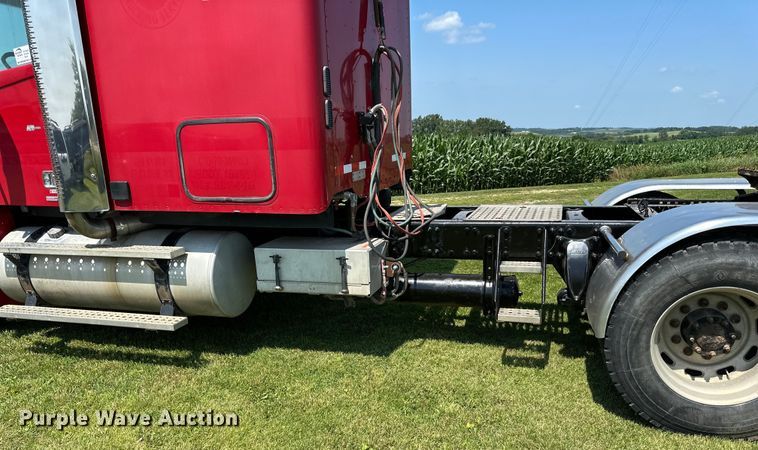 image for item DP8432 2006 Freightliner  Columbia semi truck