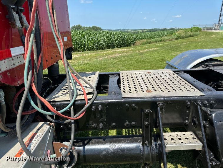 image for item DP8432 2006 Freightliner  Columbia semi truck