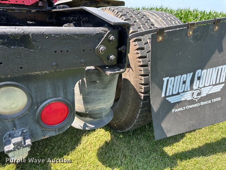 image for item DP8432 2006 Freightliner  Columbia semi truck