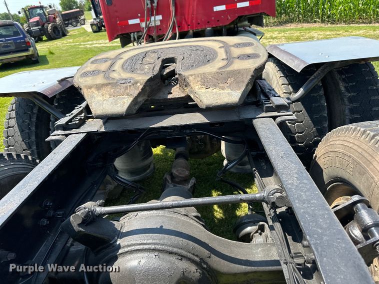 image for item DP8432 2006 Freightliner  Columbia semi truck