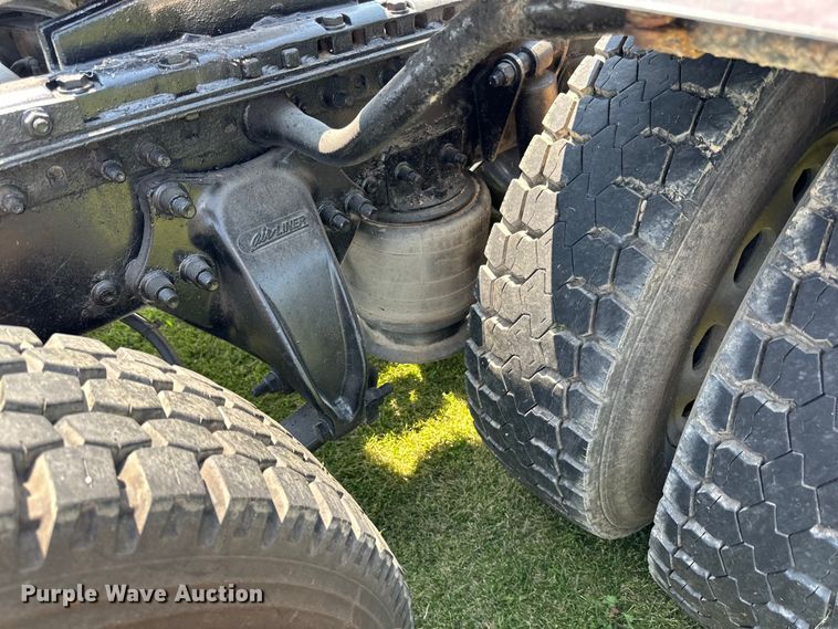 image for item DP8432 2006 Freightliner  Columbia semi truck