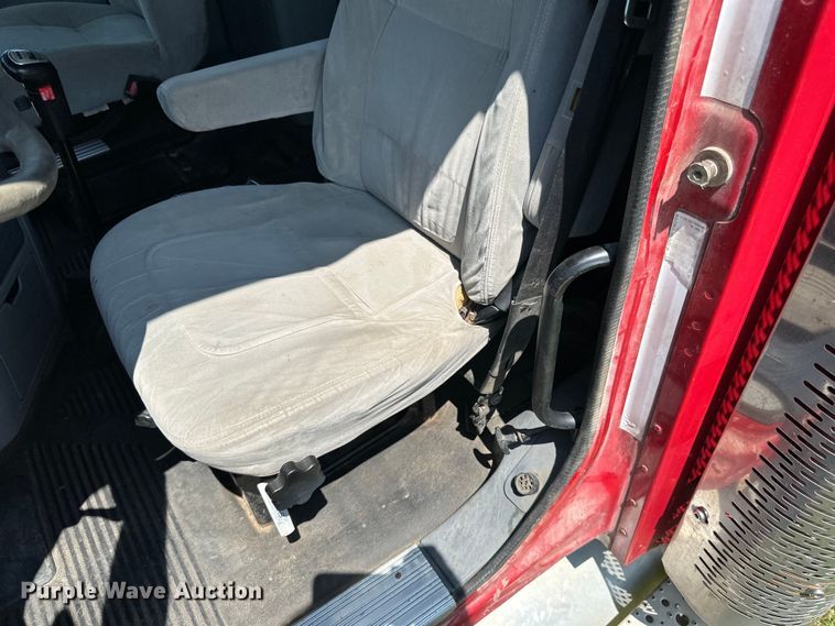 image for item DP8432 2006 Freightliner  Columbia semi truck