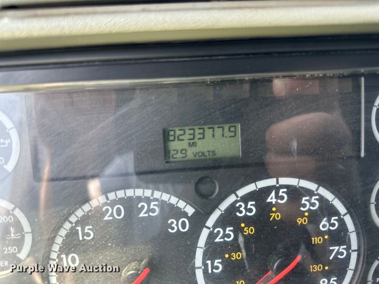 image for item DP8432 2006 Freightliner  Columbia semi truck