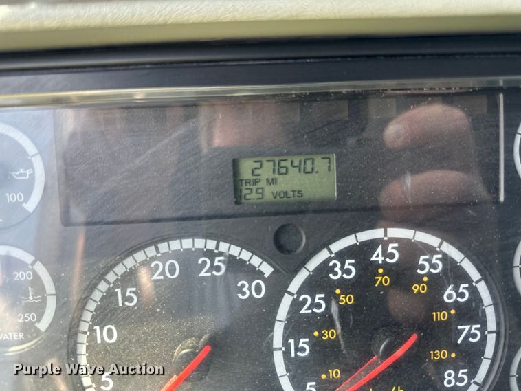 image for item DP8432 2006 Freightliner  Columbia semi truck