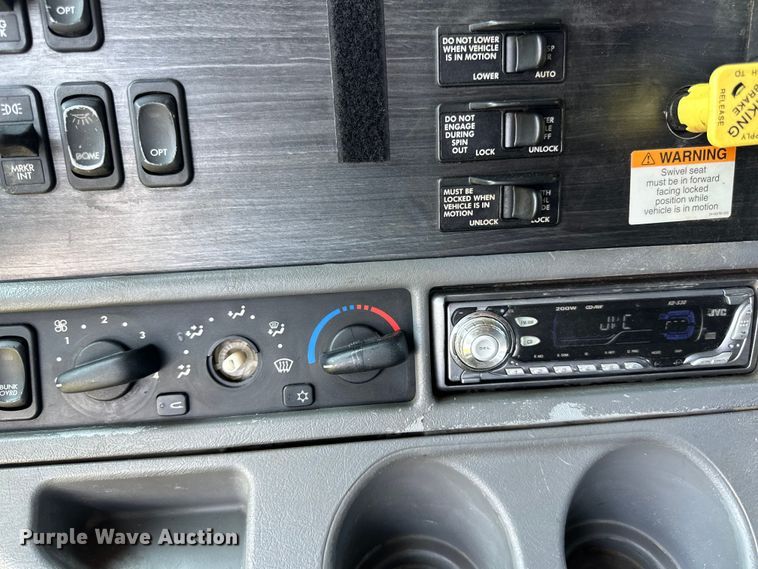 image for item DP8432 2006 Freightliner  Columbia semi truck