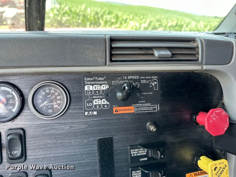 image for item DP8432 2006 Freightliner  Columbia semi truck