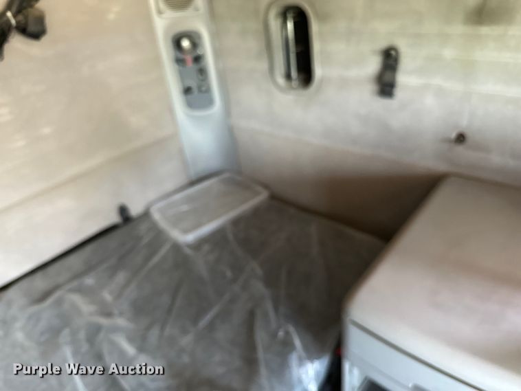 image for item DP8432 2006 Freightliner  Columbia semi truck