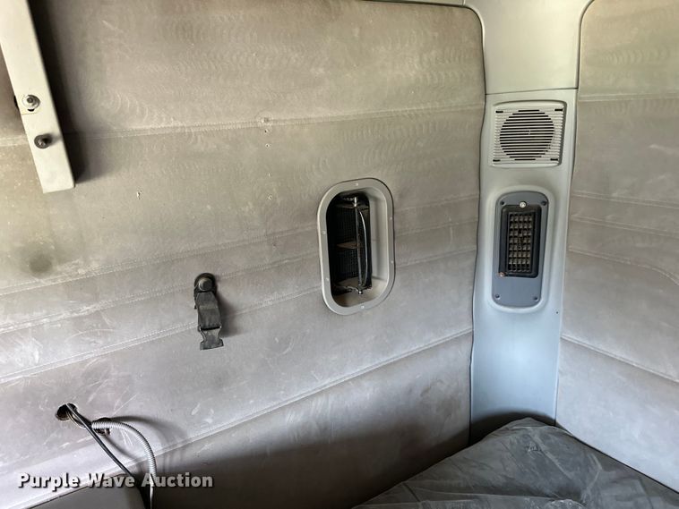 image for item DP8432 2006 Freightliner  Columbia semi truck