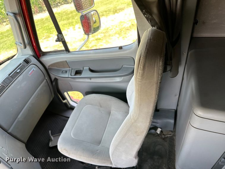 image for item DP8432 2006 Freightliner  Columbia semi truck