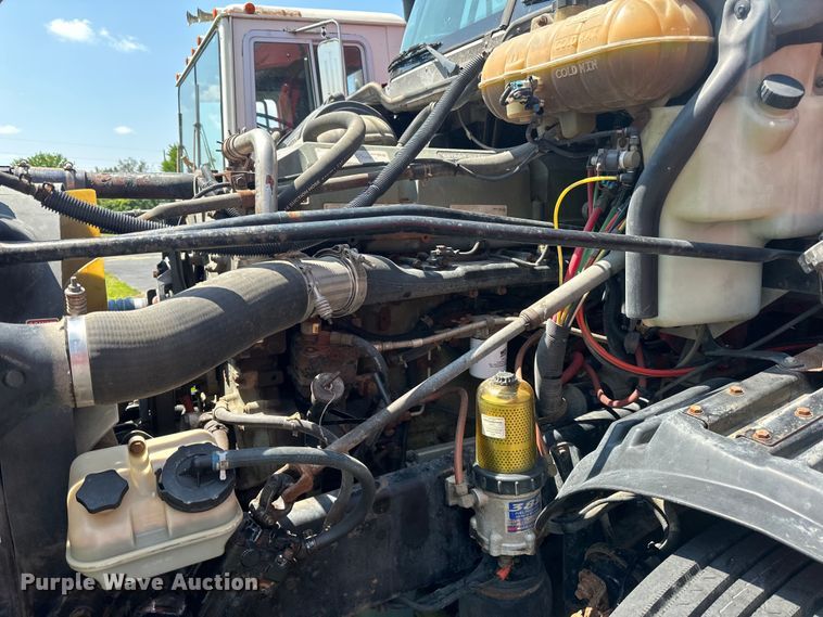 image for item DP8432 2006 Freightliner  Columbia semi truck