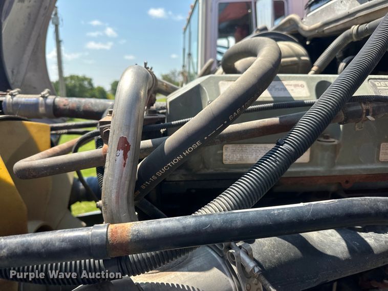 image for item DP8432 2006 Freightliner  Columbia semi truck