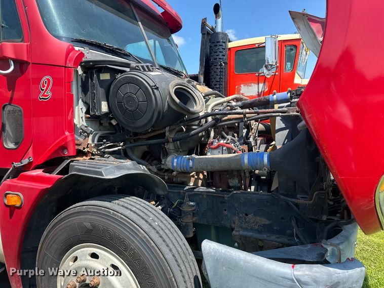 image for item DP8432 2006 Freightliner  Columbia semi truck