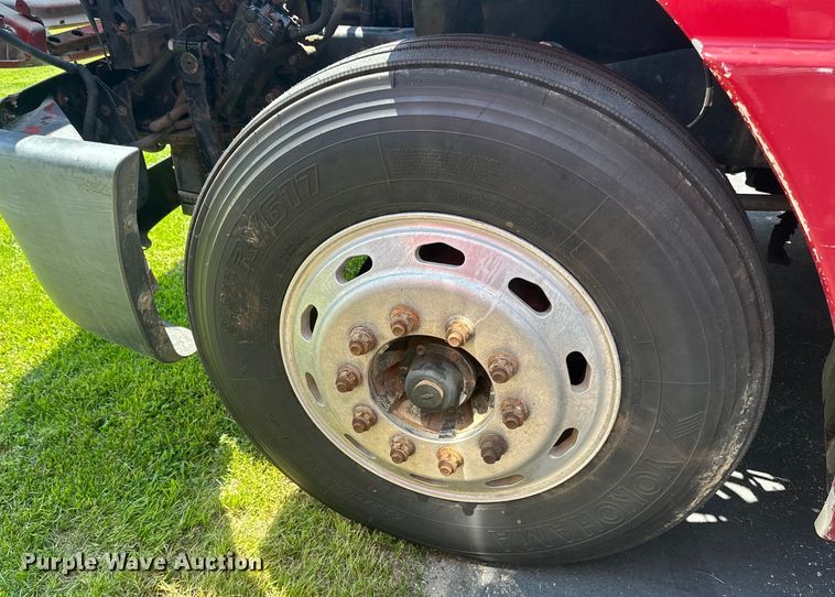 image for item DP8432 2006 Freightliner  Columbia semi truck