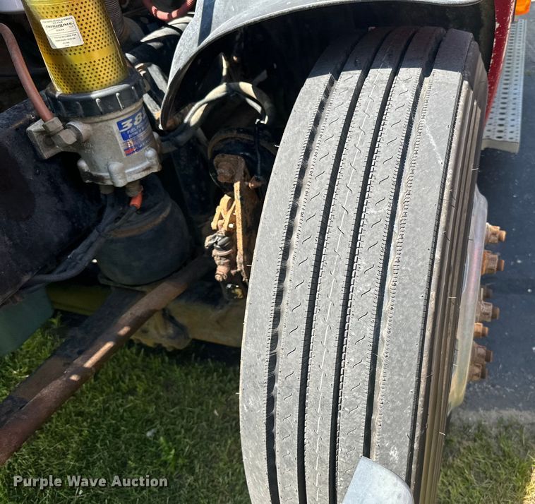 image for item DP8432 2006 Freightliner  Columbia semi truck