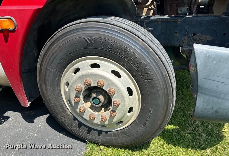 image for item DP8432 2006 Freightliner  Columbia semi truck