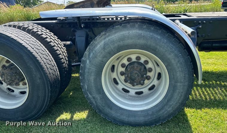 image for item DP8432 2006 Freightliner  Columbia semi truck