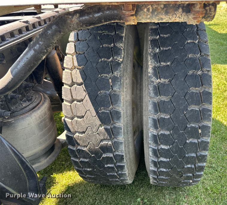 image for item DP8432 2006 Freightliner  Columbia semi truck