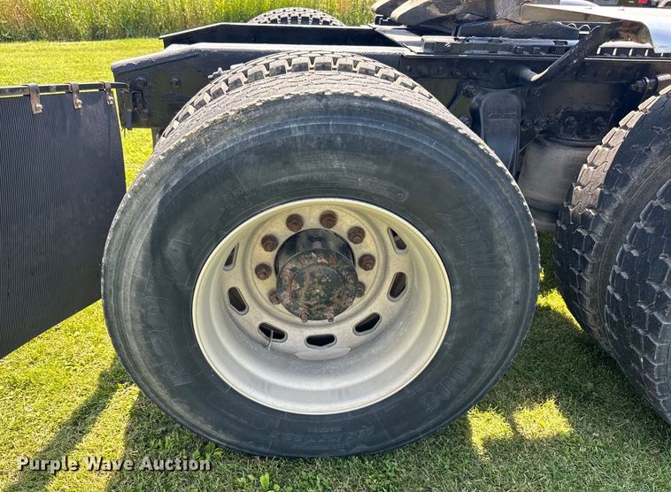 image for item DP8432 2006 Freightliner  Columbia semi truck