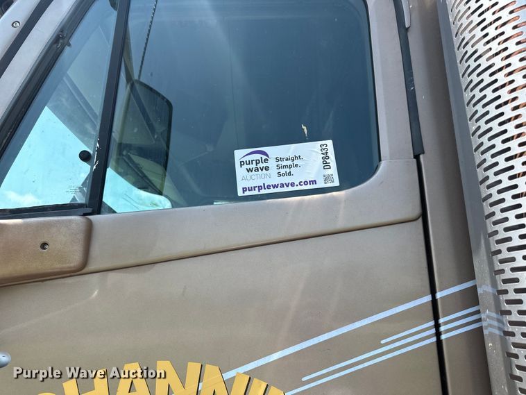 image for item DP8433 2003 Freightliner  Columbia  semi truck