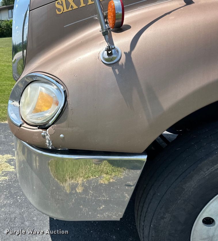 image for item DP8433 2003 Freightliner  Columbia  semi truck