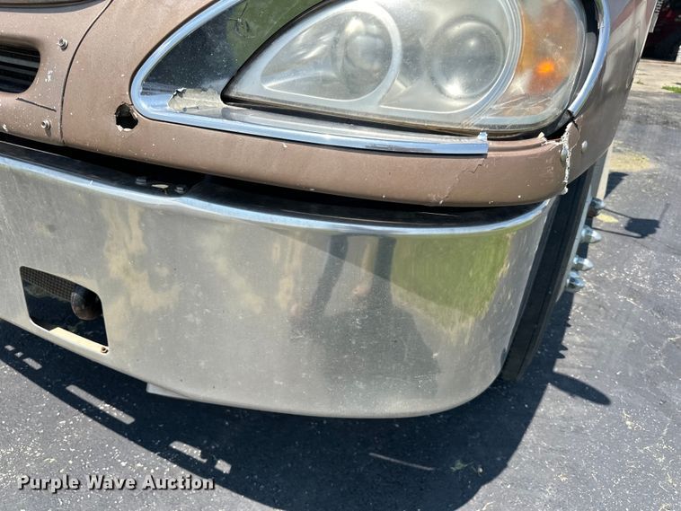 image for item DP8433 2003 Freightliner  Columbia  semi truck