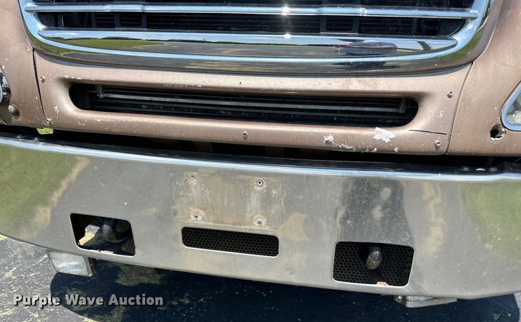 image for item DP8433 2003 Freightliner  Columbia  semi truck