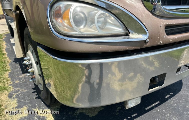 image for item DP8433 2003 Freightliner  Columbia  semi truck