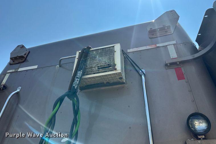 image for item DP8433 2003 Freightliner  Columbia  semi truck