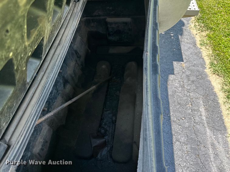 image for item DP8433 2003 Freightliner  Columbia  semi truck