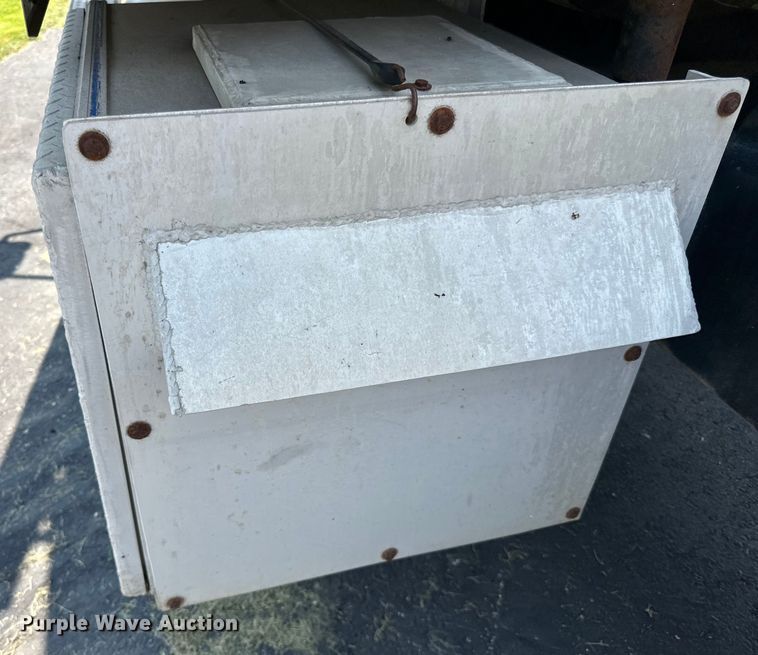 image for item DP8433 2003 Freightliner  Columbia  semi truck