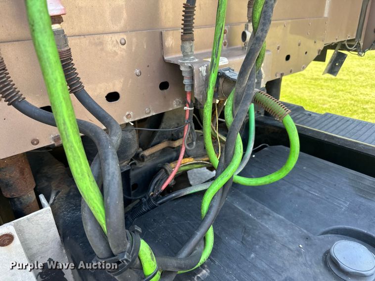 image for item DP8433 2003 Freightliner  Columbia  semi truck