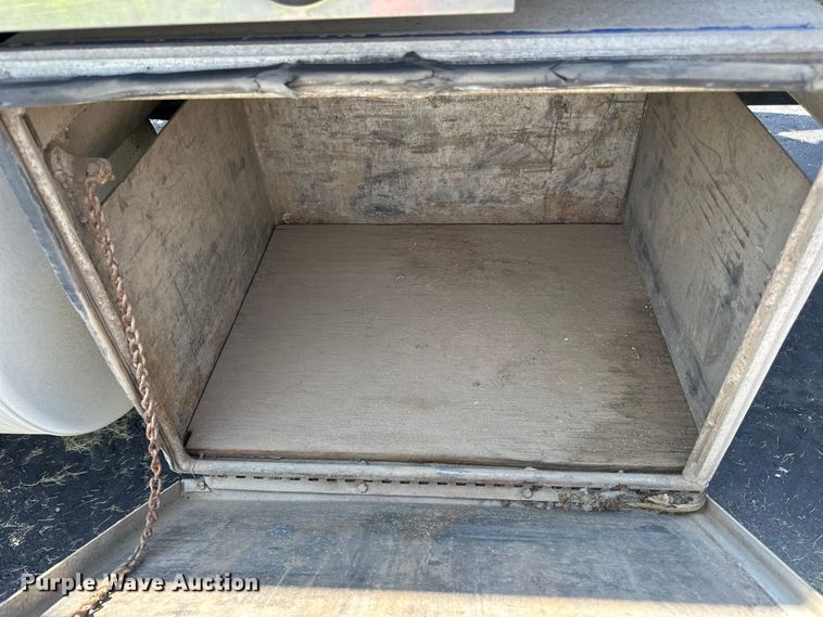 image for item DP8433 2003 Freightliner  Columbia  semi truck