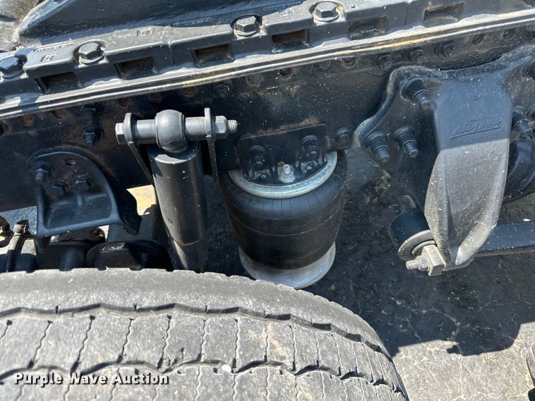 image for item DP8433 2003 Freightliner  Columbia  semi truck