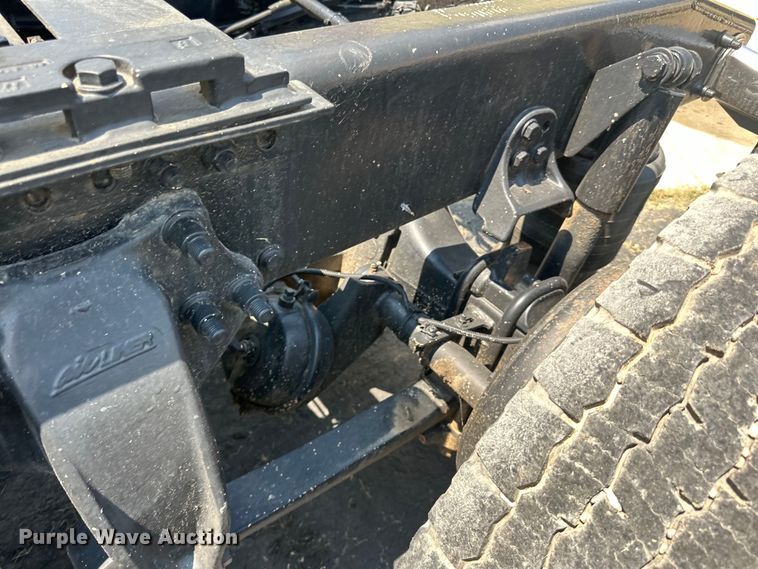 image for item DP8433 2003 Freightliner  Columbia  semi truck