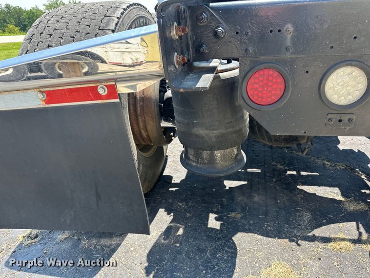 image for item DP8433 2003 Freightliner  Columbia  semi truck