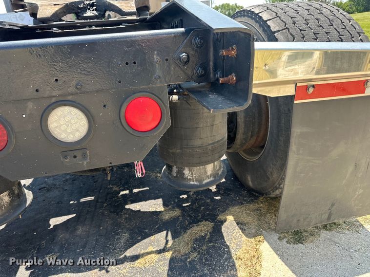 image for item DP8433 2003 Freightliner  Columbia  semi truck