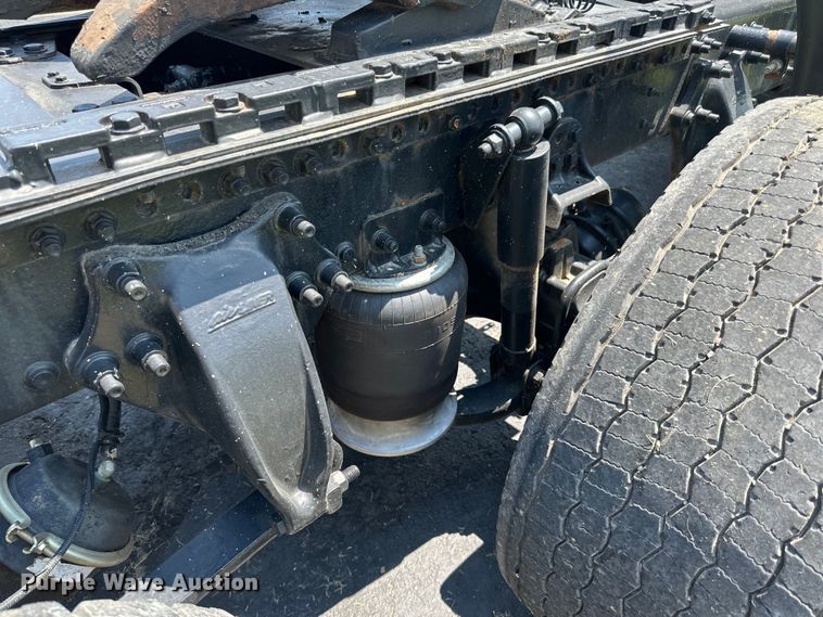 image for item DP8433 2003 Freightliner  Columbia  semi truck