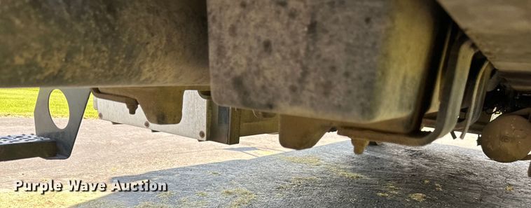 image for item DP8433 2003 Freightliner  Columbia  semi truck