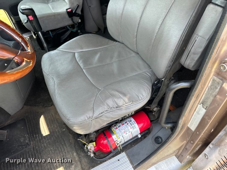 image for item DP8433 2003 Freightliner  Columbia  semi truck