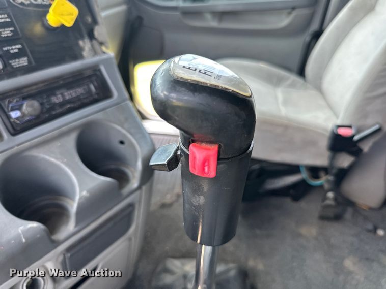 image for item DP8433 2003 Freightliner  Columbia  semi truck