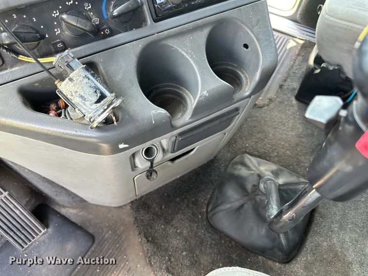 image for item DP8433 2003 Freightliner  Columbia  semi truck