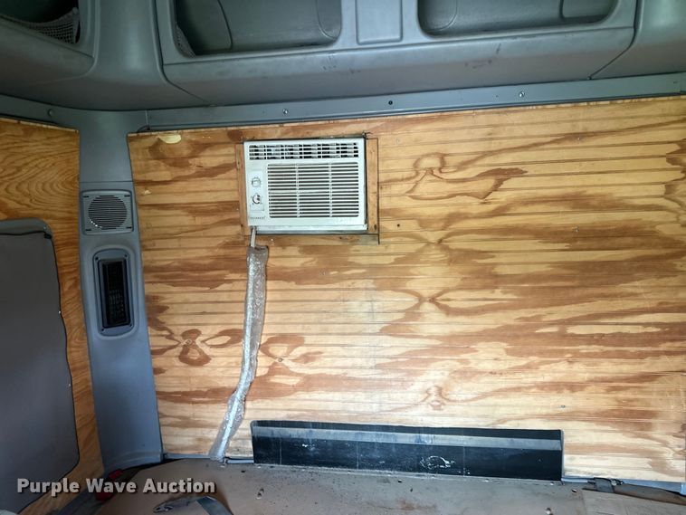 image for item DP8433 2003 Freightliner  Columbia  semi truck