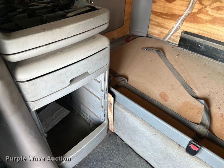 image for item DP8433 2003 Freightliner  Columbia  semi truck