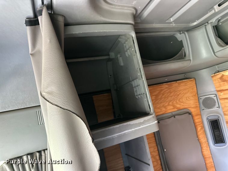 image for item DP8433 2003 Freightliner  Columbia  semi truck