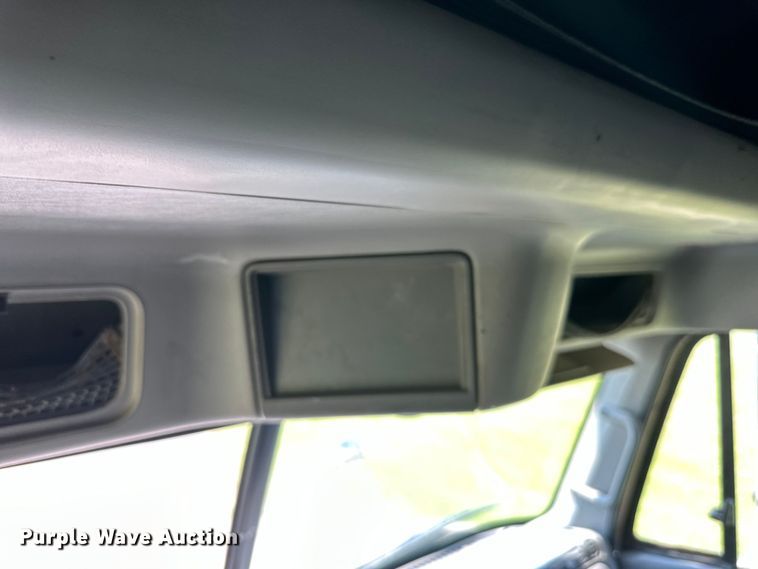 image for item DP8433 2003 Freightliner  Columbia  semi truck