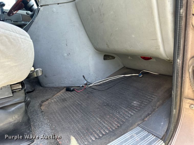 image for item DP8433 2003 Freightliner  Columbia  semi truck