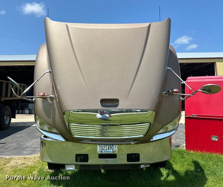 image for item DP8433 2003 Freightliner  Columbia  semi truck